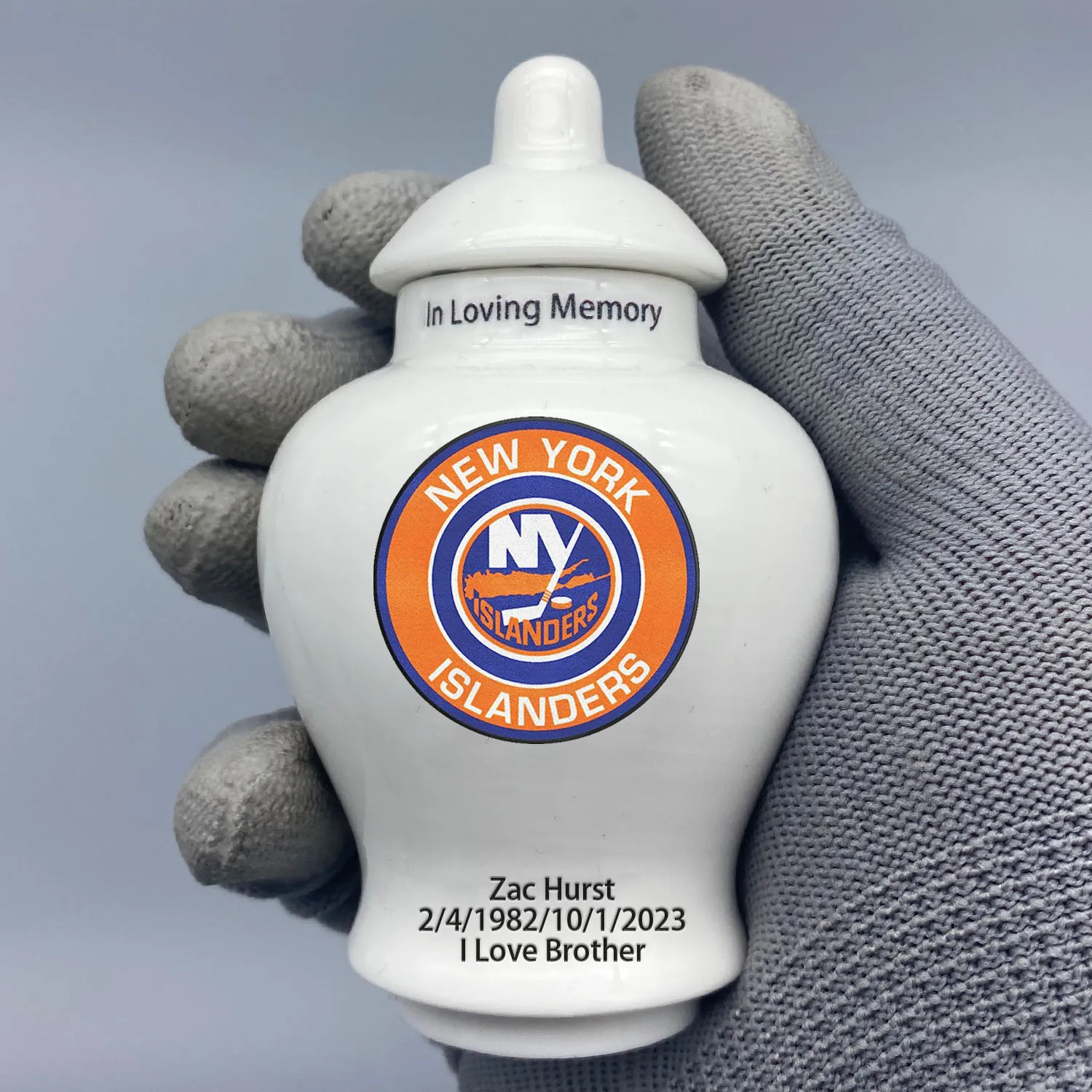 Мини-урна для жителей Нью-Йорк Айлендерс с тематическим логотипом на заказ. Пришлите мне имя / дату, которые вы хотите разместить на урне, в сообщении с комментариями