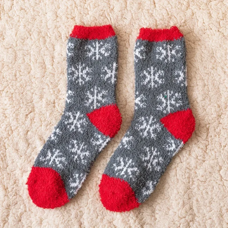 Трансграничные рождественские носки из кораллового бархата, женские осенне-зимние теплые носки для сна с милым мультяшным рисунком средней длины
